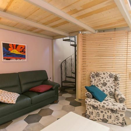 Anticaglia/24 Bed & Breakfast Наполи Екстериор снимка