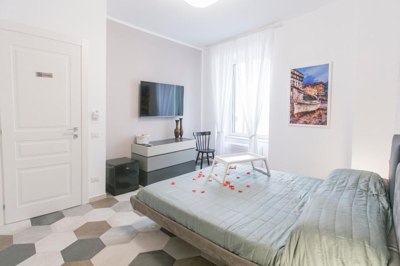 Anticaglia/24 Bed & Breakfast Наполи Екстериор снимка