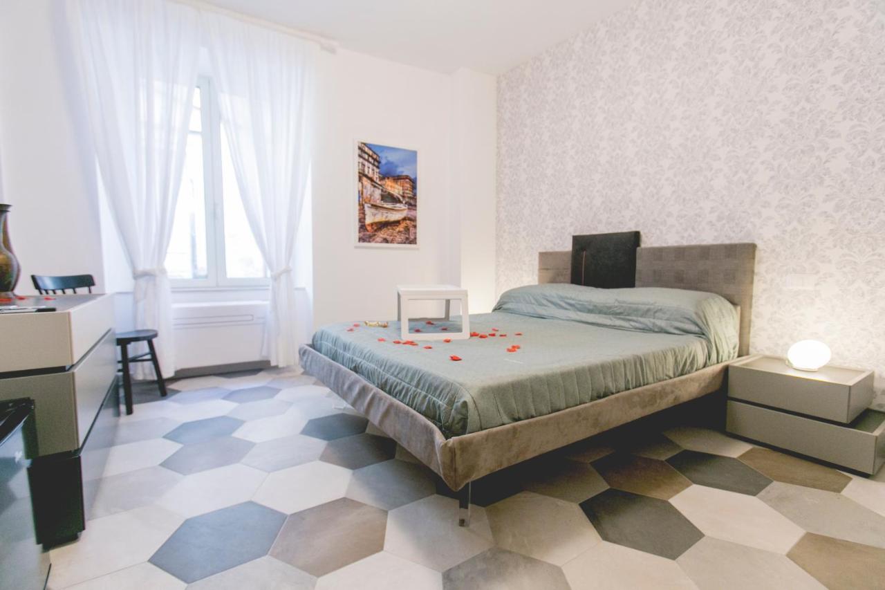 Anticaglia/24 Bed & Breakfast Наполи Екстериор снимка