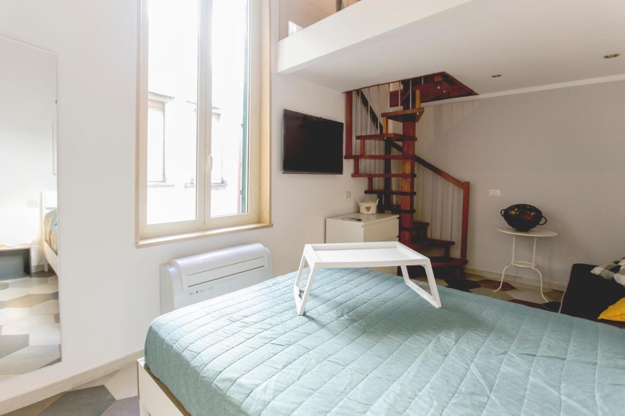 Anticaglia/24 Bed & Breakfast Наполи Екстериор снимка