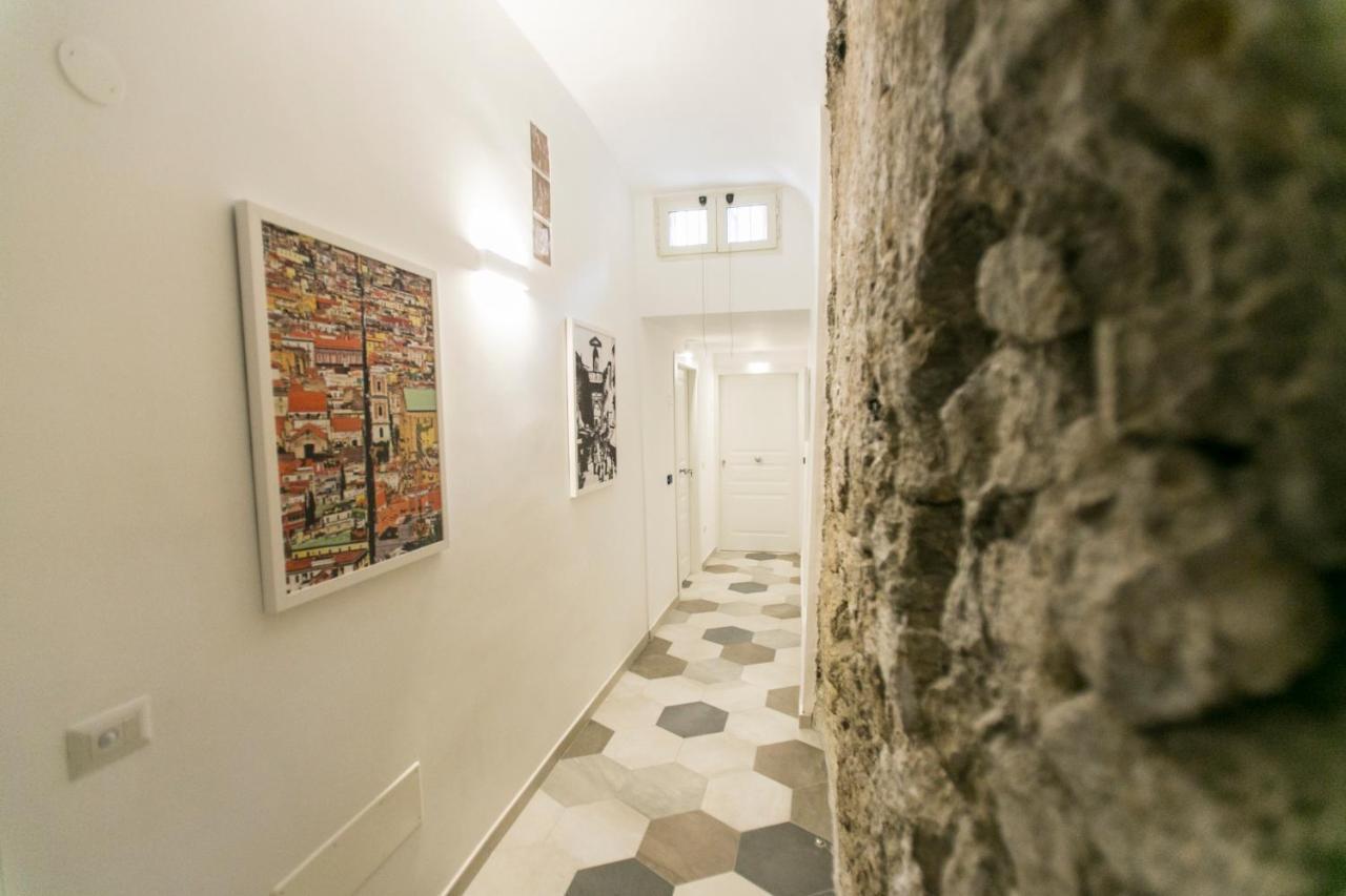 Anticaglia/24 Bed & Breakfast Наполи Екстериор снимка