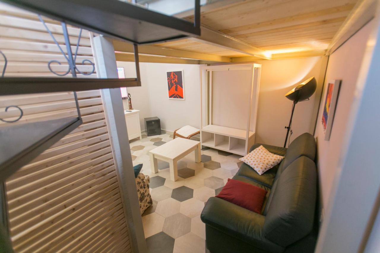 Anticaglia/24 Bed & Breakfast Наполи Екстериор снимка