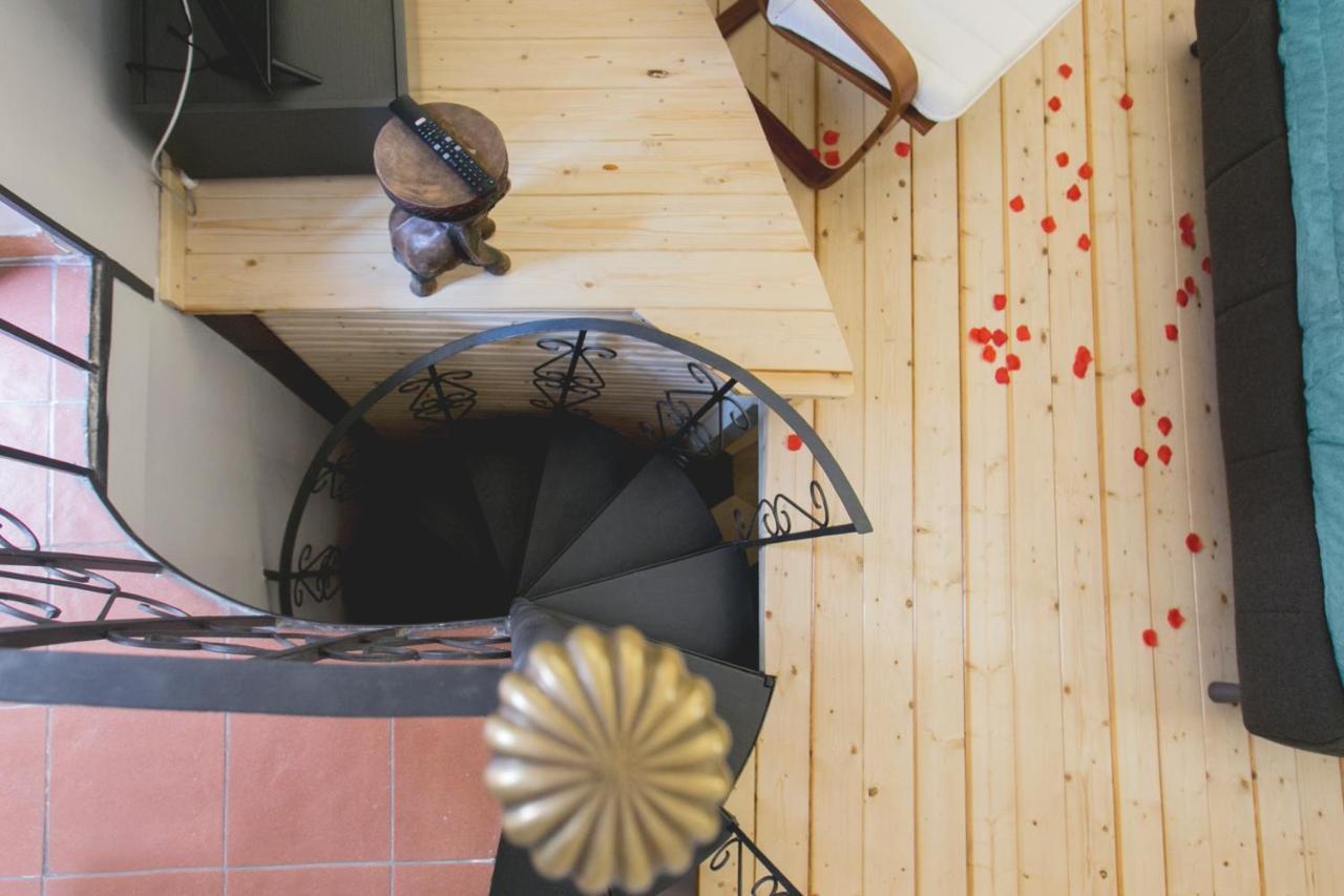 Anticaglia/24 Bed & Breakfast Наполи Екстериор снимка