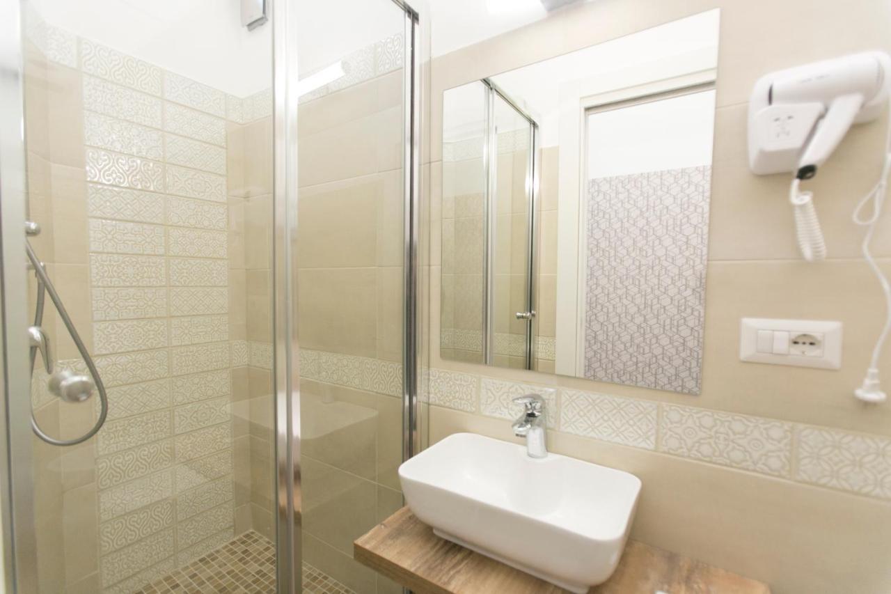 Anticaglia/24 Bed & Breakfast Наполи Екстериор снимка