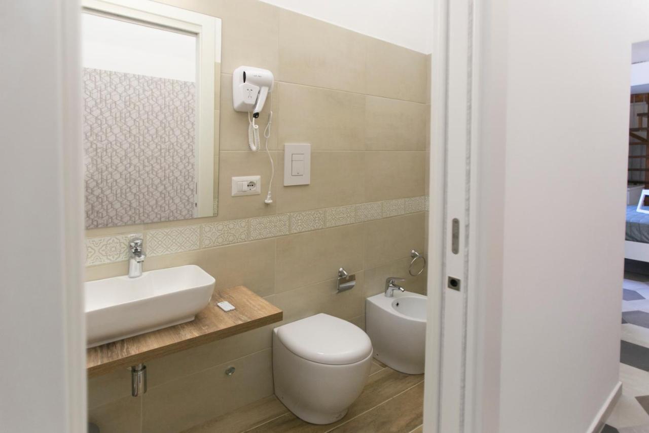 Anticaglia/24 Bed & Breakfast Наполи Екстериор снимка