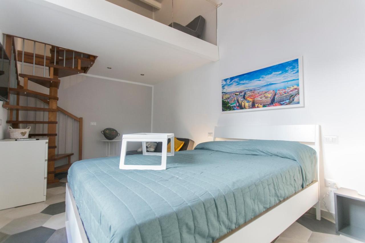 Anticaglia/24 Bed & Breakfast Наполи Екстериор снимка