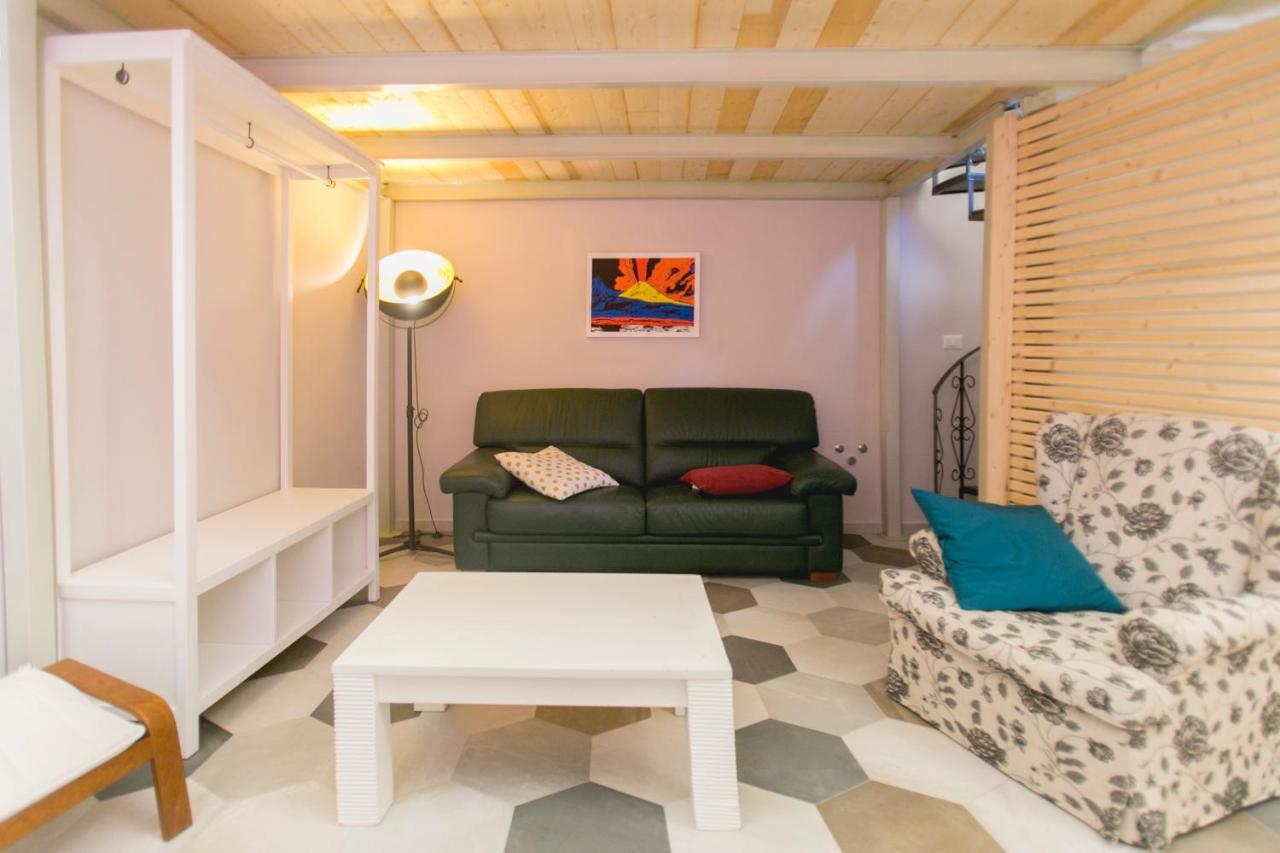 Anticaglia/24 Bed & Breakfast Наполи Екстериор снимка