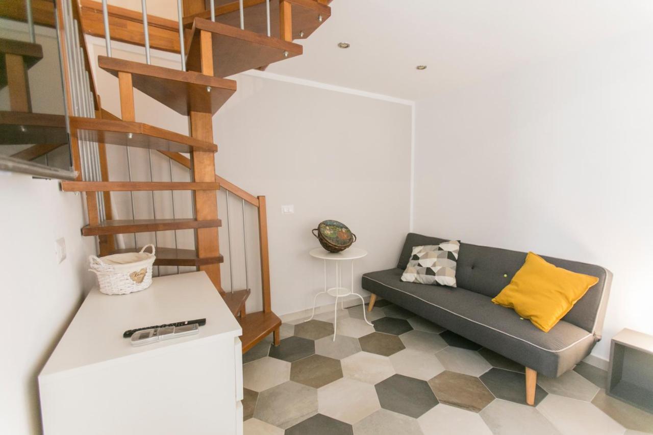 Anticaglia/24 Bed & Breakfast Наполи Екстериор снимка